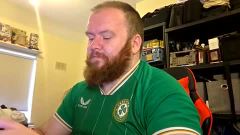 twitter theirishman205 online show from October 13, 3:58 pm