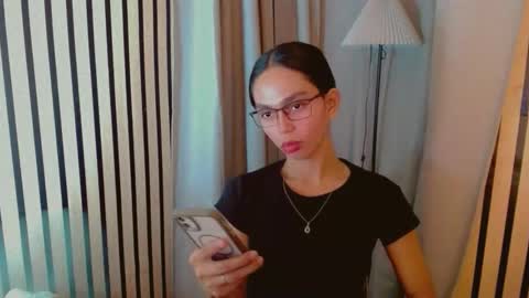 IRISH AND TRIXIE online show from March 28, 8:27 am