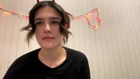 irisss31 online show from December 24, 5:02 pm