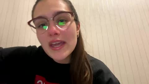 irisss31 online show from February 6, 7:07 pm