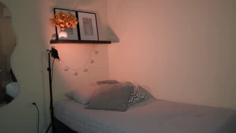 isa_____ online show from February 14, 5:48 pm