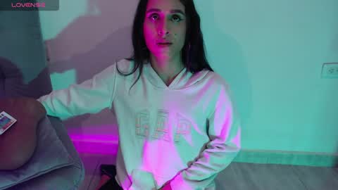 Isabella Hall online show from April 9, 1:53 am