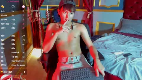 isaac_grimm online show from March 4, 8:33 am