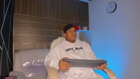 IsaacBlack  online show from September 22, 4:27 am