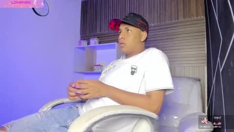 IsaacBlack  online show from September 12, 4:47 am