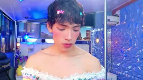 isaacnova online show from April 25, 1:41 pm