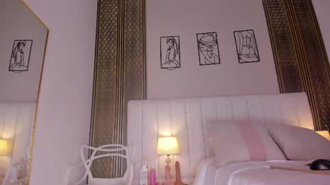isabela__x online show from July 27, 11:40 am