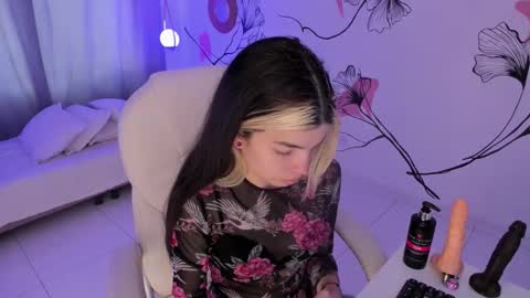 isabela_fiorelli online show from October 14, 1:25 pm