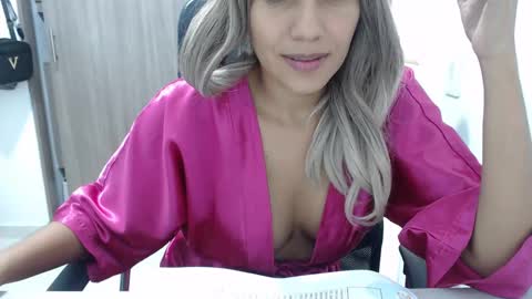 Isabela online show from February 12, 5:58 pm