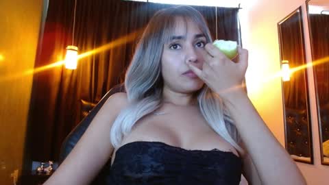 Isabela online show from December 27, 1:39 pm