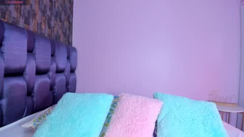Isabela Angell  online show from September 19, 12:37 am