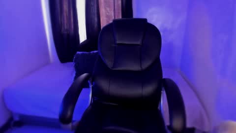 isabella online show from November 10, 4:10 pm