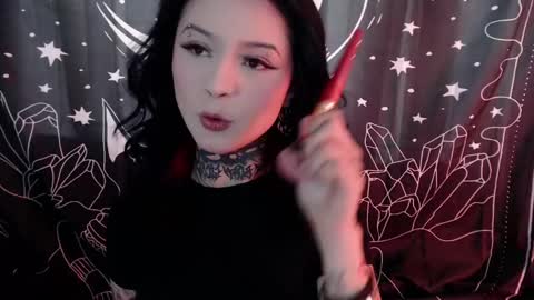 Snapshot of isabella__dark chatting on January 6, 10:15 pm online show from January 6, 10:15 pm
