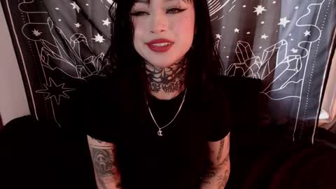 Snapshot of isabella__dark chatting on January 2, 10:01 pm online show from January 2, 10:01 pm