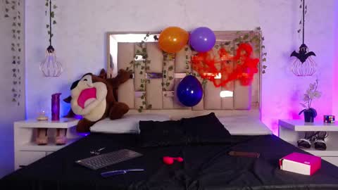 Isa Online 11pm to 5am Colombia time online show from October 21, 4:39 am