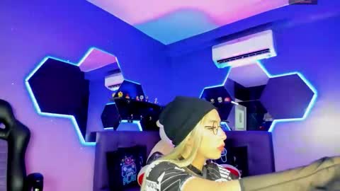 Isabella  online show from October 5, 9:22 pm