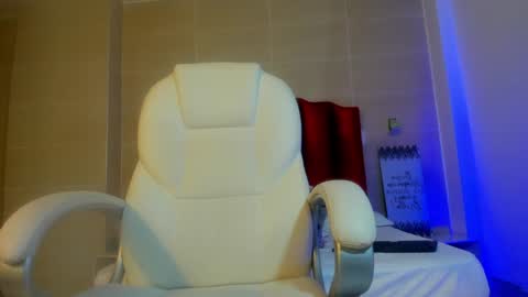 isabella montez online show from February 4, 3:15 pm