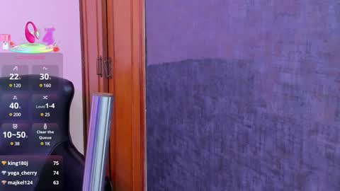 Snapshot of isabella_santos1 chatting on March 2, 6:08 pm Isabella online show from March 2, 6:08 pm