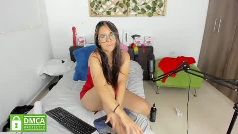 Snapshot of isabella_sweett_ chatting on January 25, 4:45 am Isabella online show from January 25, 4:45 am