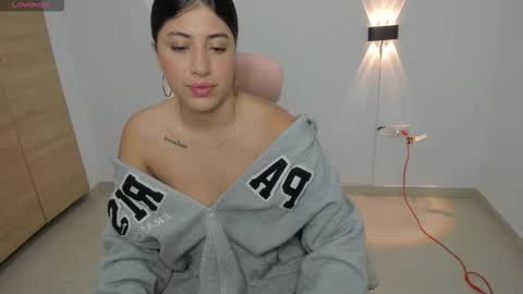 Isabella Thompson online show from October 14, 8:45 pm