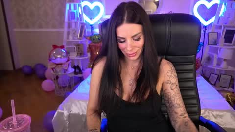 Snapshot of isabellafoxyy chatting on February 10, 4:47 pm Marina online show from February 10, 4:47 pm