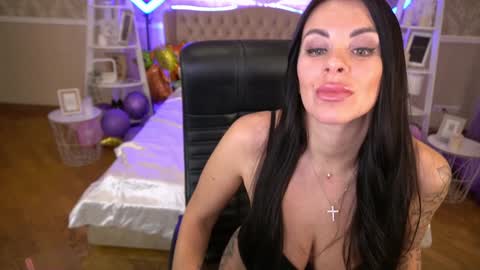 Snapshot of isabellafoxyy chatting on January 24, 4:49 pm Marina online show from January 24, 4:49 pm