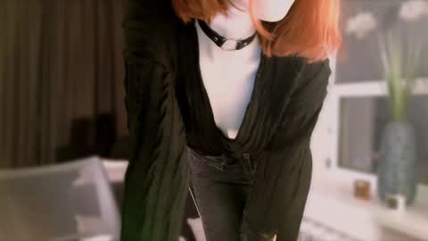 Madame Isabelle online show from December 10, 3:33 pm