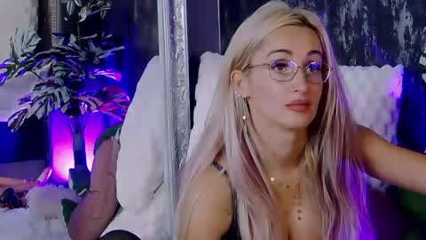 IsabelleEthan online show from September 22, 1:21 am