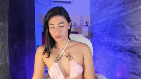 Isa online show from March 4, 2:42 pm