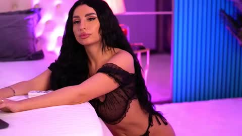 Snapshot of isabellehunt chatting on March 3, 9:00 am IsabelleHunt online show from March 3, 9:00 am