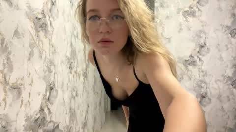 Im Olivia  online show from October 10, 2:45 pm