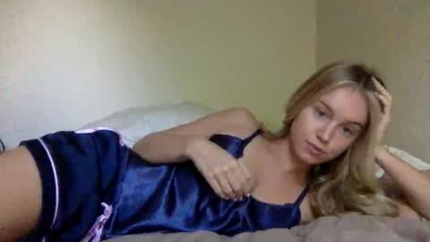 isabellesings online show from December 3, 10:21 pm