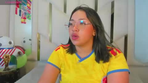 isabellrodriguez18 online show from June 18, 4:18 am