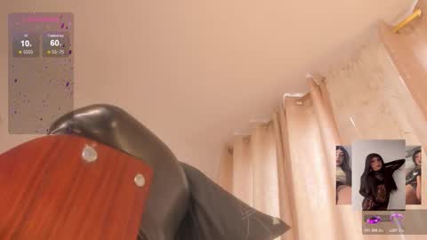 Isabel M online show from October 31, 4:18 pm