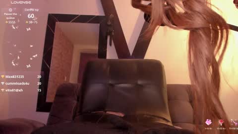 Snapshot of isabelsexysmile_ chatting on February 4, 12:19 am Isabel M online show from February 4, 12:19 am