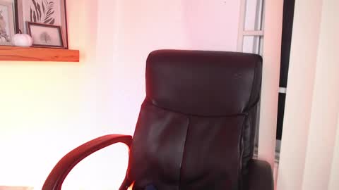 HI IM ISA  online show from May 6, 3:23 am