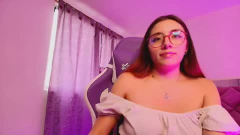 ISABELLA online show from February 7, 8:45 pm