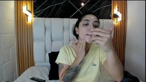 isabel  online show from March 31, 10:05 am