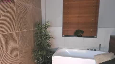 I S A  S AN D E R S  online show from October 19, 7:51 pm