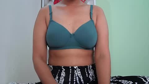 ishika_singh_ online show from July 16, 2:04 am