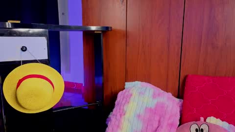 Isisjones18 online show from April 4, 5:03 am