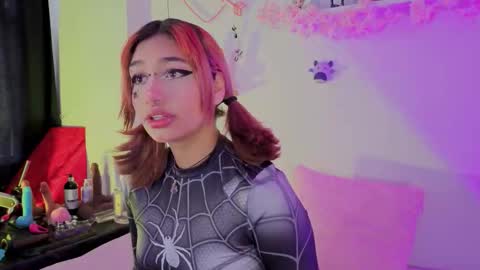 Isisjones18 online show from October 9, 5:18 pm