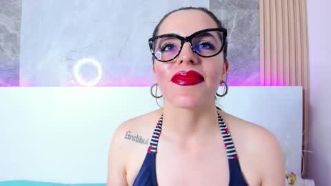 Isis Noir online show from September 21, 8:02 pm