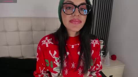 Isis Noir online show from December 4, 7:46 pm