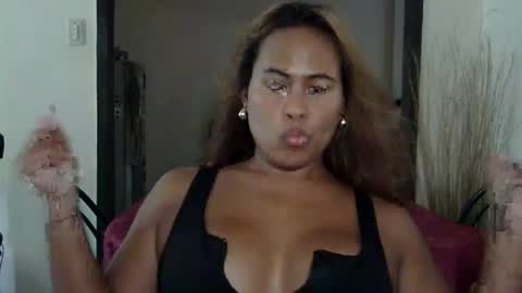 IslandVelvet online show from April 17, 1:30 am