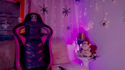 ISSA  online show from October 15, 10:10 pm