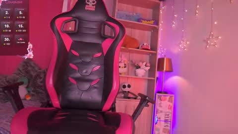 ISSA  online show from February 9, 9:06 pm