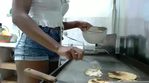 issabela_sweet online show from May 16, 3:43 pm
