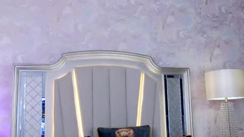 Issadorra online show from February 8, 2:27 pm