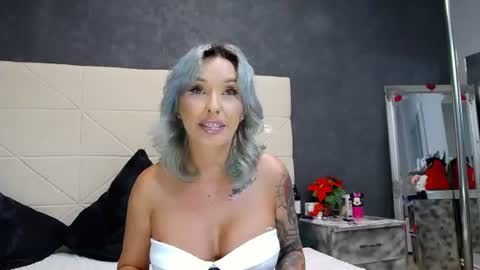 IssaSmyth online show from July 14, 7:46 am